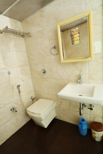 Bathroom 4, Hotel Satellite, Mumbai Suburban