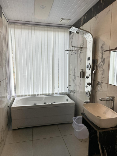 Bathroom 2, Sunrise Farm Stays, Kullu