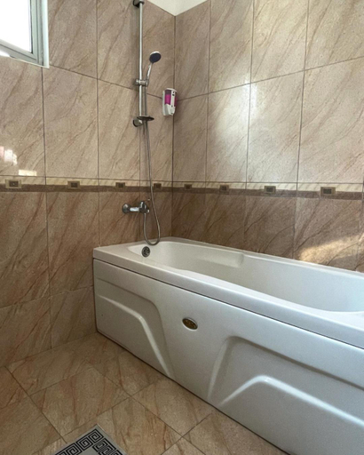 Bathroom 4, Rix Apartments