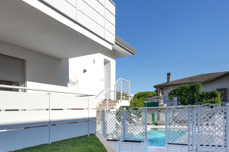 Swimming pool 5, Modern apartment with shared pool, Venezia