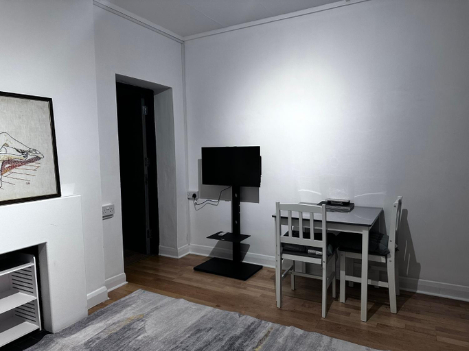 Others 5, Apartment in Central London, London