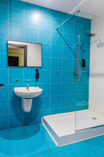 Bathroom 4, The Seven Apartments, St Julian's