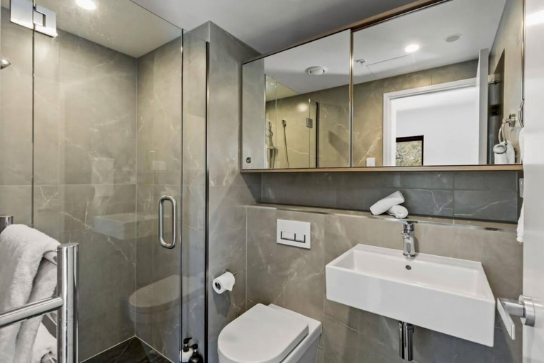 Bathroom 3, Mountain Views Penthouse - Apartment 22, Queenstown-Lakes