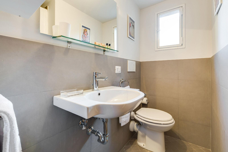 Bathroom 3, Rome as you feel - Piazza dei Satiri, Rome