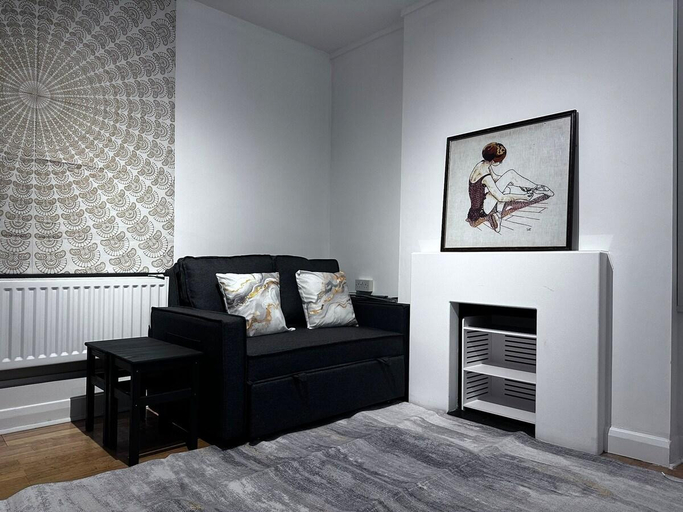 Others 4, Apartment in Central London, London