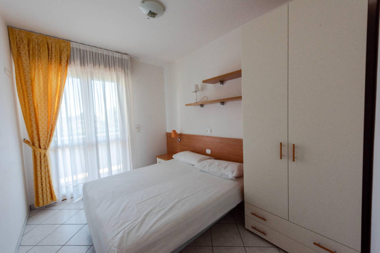Bedroom 2, Renewed two bedroom flat with swimming pool - By Beahost Rentals, Venezia