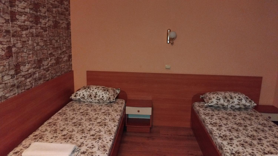 Bedroom 2, Интернационал, Petrich