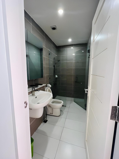 Bathroom 3, Chequers Suites, Olongapo City
