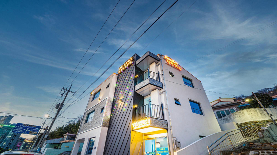 Exterior & Views 2, Yeosu Nangmanstay Pension, Yeosu