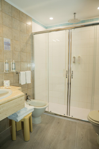 Bathroom 4, Hotel Ristorante Maga Circe, Latina