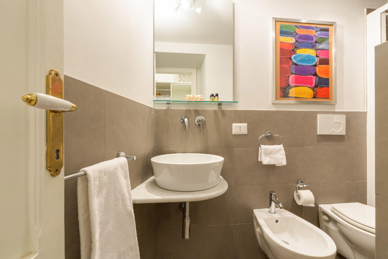Bathroom 3, Rome as you feel - Piazza dei Satiri, Roma