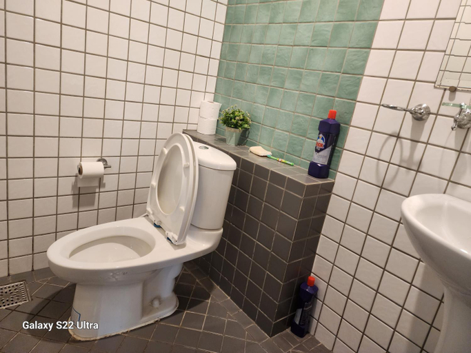 Bathroom 5, Ben's house, Muang Chon Buri