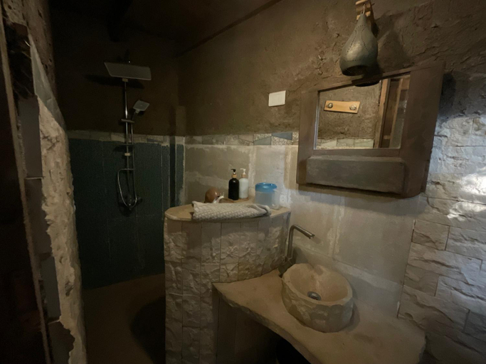 Bathroom 3, Maison Nassimah, Al-Badrashayn