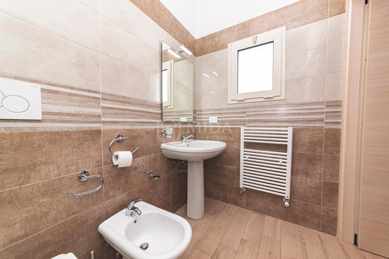 Bathroom, Red Sun Apartments, Lecce