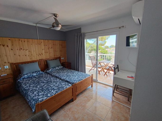 Bedroom 4, Hostal Belgica, Baleares