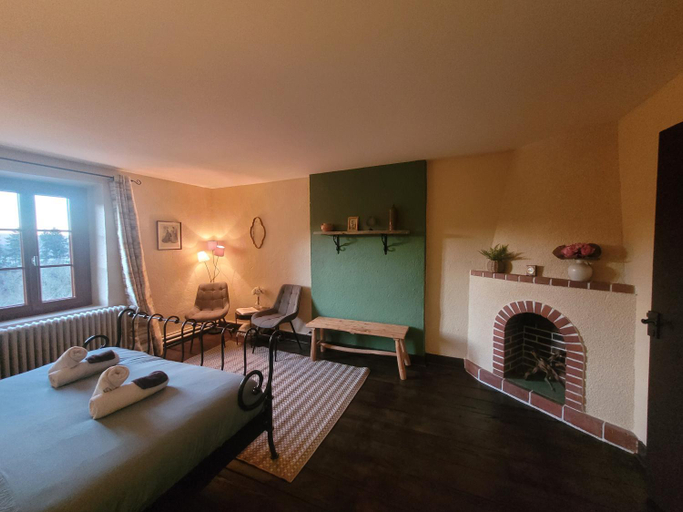 Bedroom 2, Chambre d'hotes Le Puy Maury, Haute-Vienne