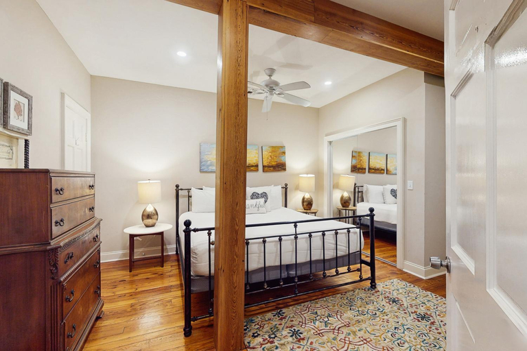 Others 5, Historic City Market Loft Off Broughton, Chatham