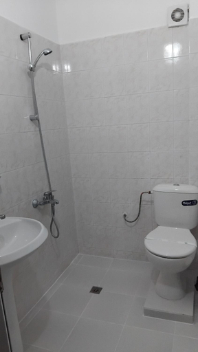 Bathroom 5, Интернационал, Petrich