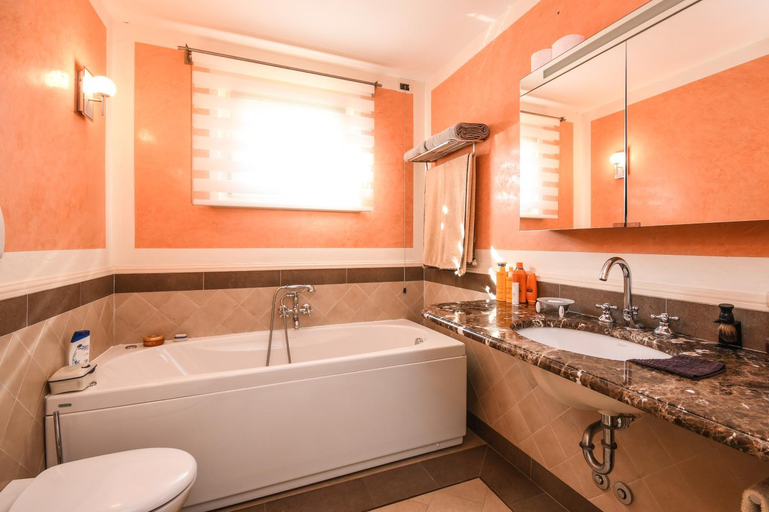 Bathroom 3, Villa Erika, Brescia