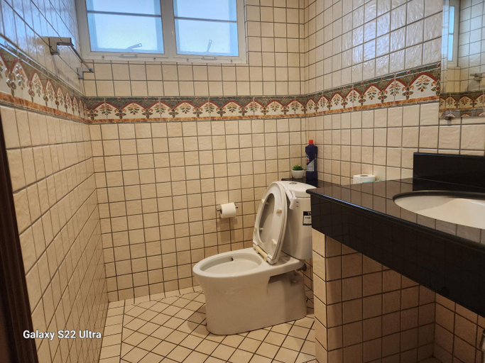 Bathroom 4, Ben's house, Muang Chon Buri
