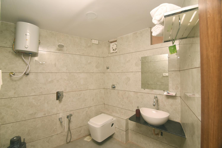 Bathroom 4, HOTEL RAJPATHINN, Mahesana