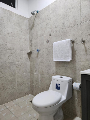 Bathroom 2, Huitzilin Hostal, Dist. Pochutla