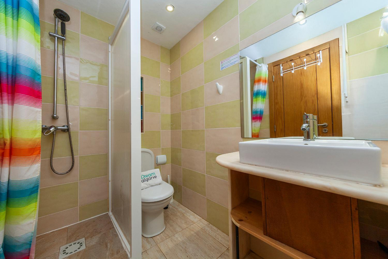 Bathroom 2, Montes de Praias GuestHouse, Aljezur