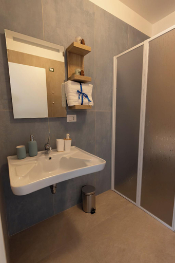 Bathroom 4, Altamarea Sea Apartments, Palermo