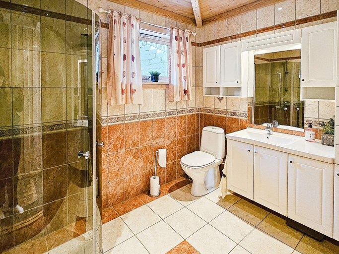 Bathroom 4, person holiday home in Bygstad, Gaular