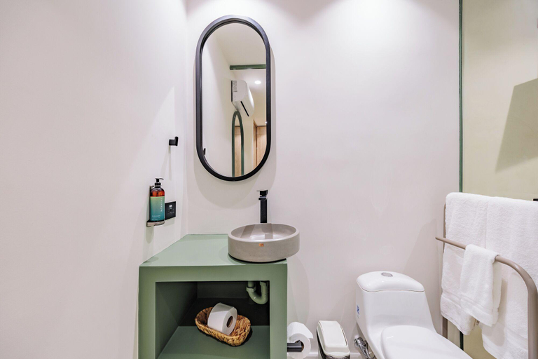 Bathroom 2, Primavera Building, Medellín