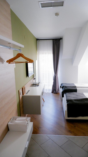 Others 5, Casa M, Oradea