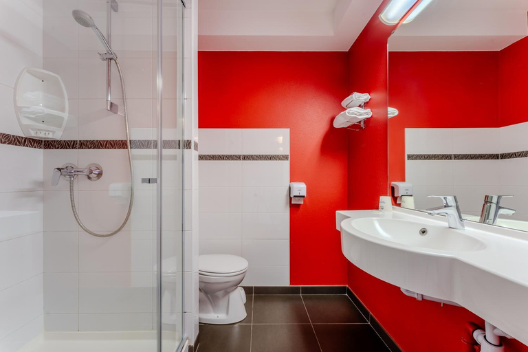 Bathroom 4, Ace Hotel Troyes, Aube