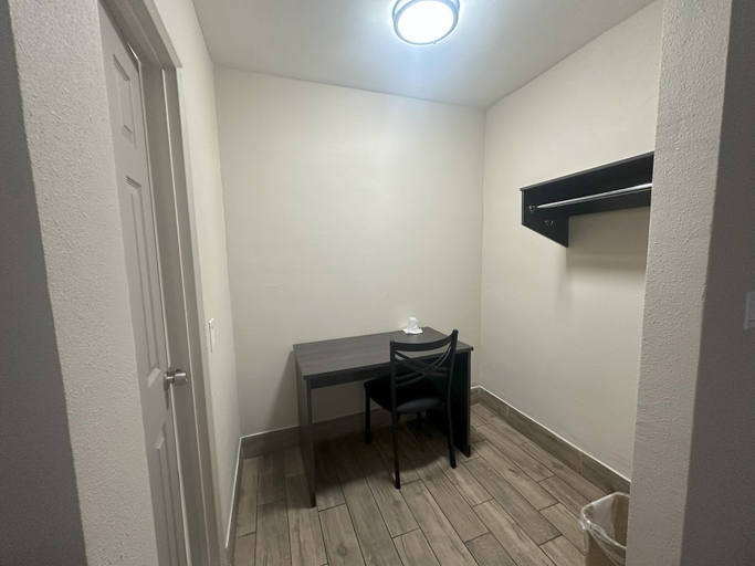 Room 3, Econo Lodge St. Petersburg Central, Pinellas