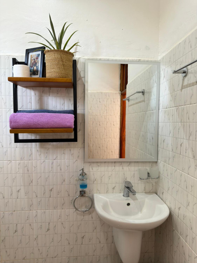 Bathroom 2, Sophie Homestay, Moshi Urban