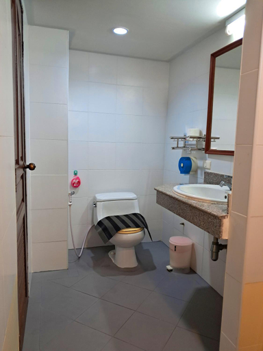 Bathroom 4, Baan Thara Guesthouse, Mueang Krabi