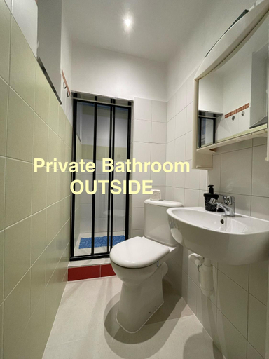 Bathroom 2, Trung Lo Cao, Praha 3