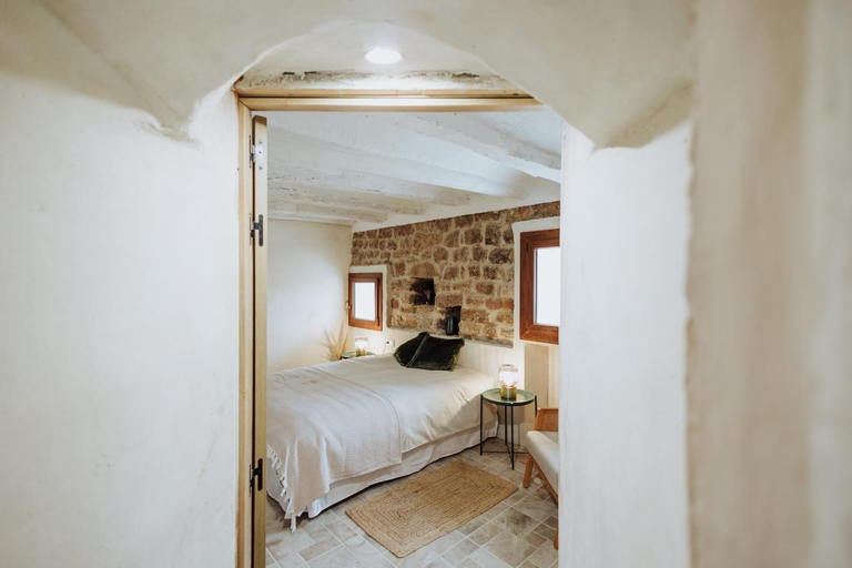 Bedroom 5, Masia Aubareda, Barcelona