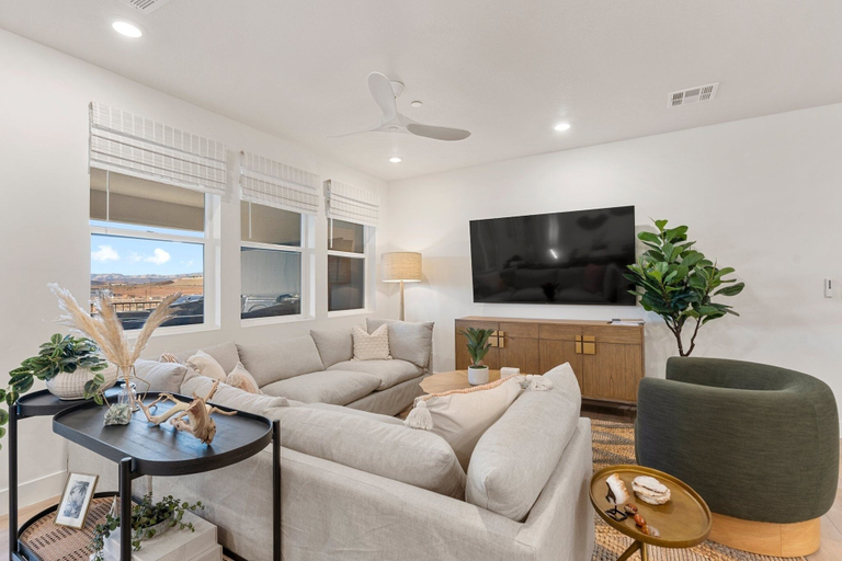 Living area 5, Utah Utopia 3 Bedroom Condo, Washington