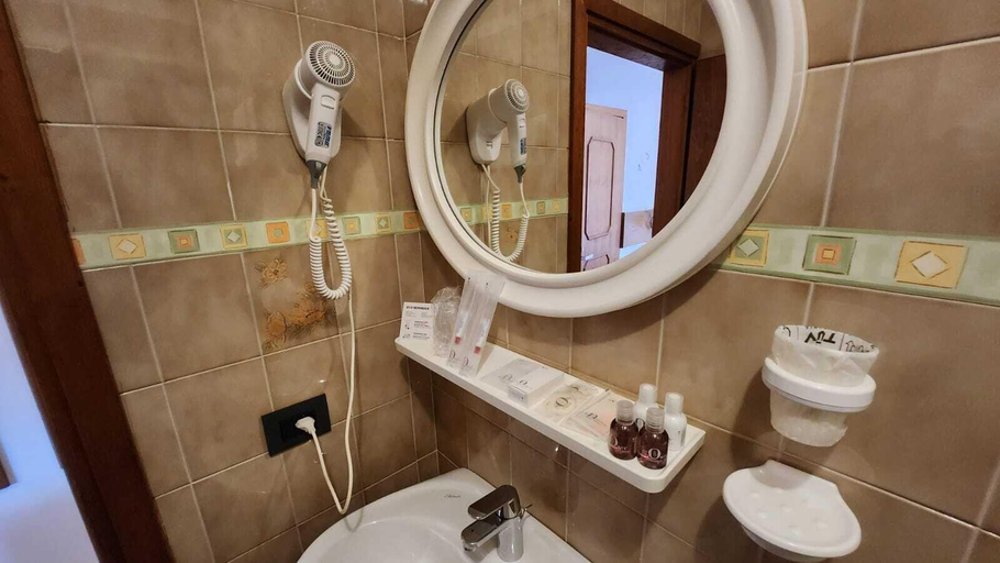Bathroom 5, InterHotel B&B, Trento