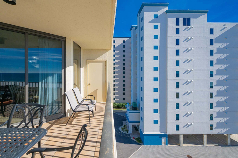 Property grounds 5, Phoenix Viii 8705 1 Bedroom Condo, Baldwin