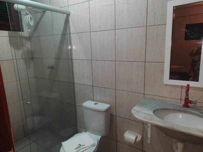 Bathroom 3, Aloha Kite House, Paraipaba