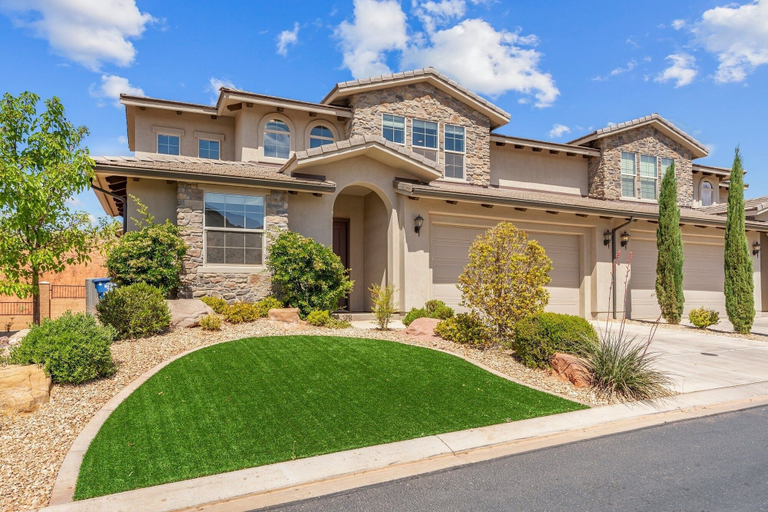 Exterior 5, Desert Serenity 4 Bedroom Townhouse, Washington