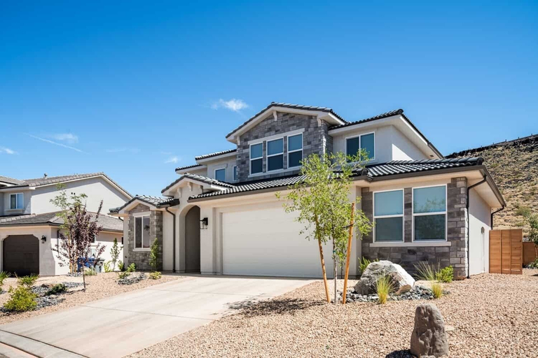 Exterior 3, Whose Your Caddy? 5 Bedroom Home, Washington