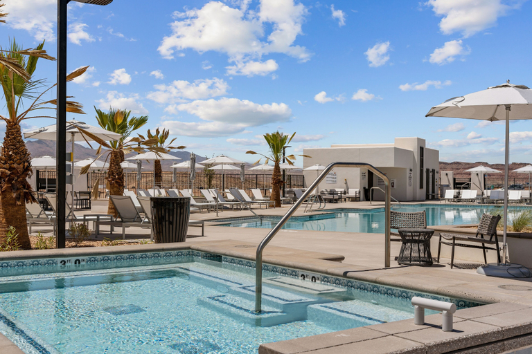 Pool 5, Desert Oasis 3 Bedroom Condo, Washington