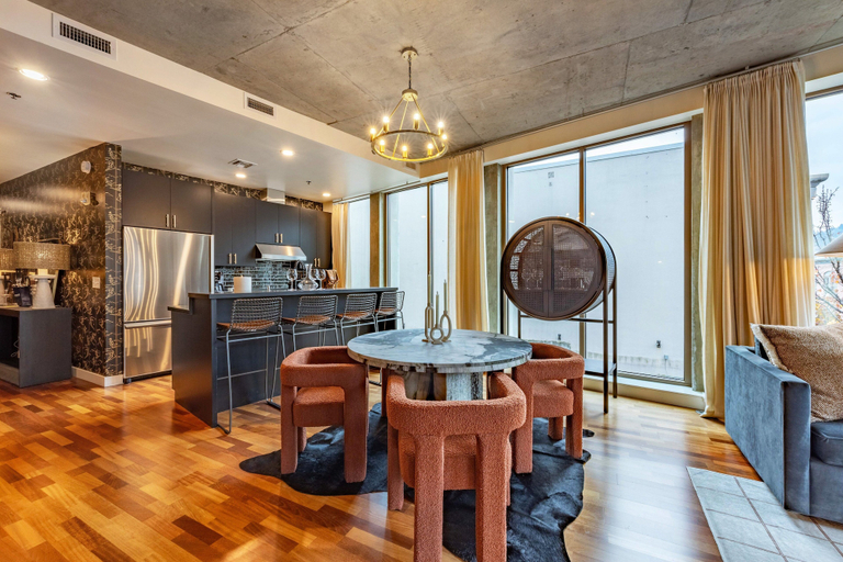 Dining, Doppio Perch 1 Bedroom Condo, Hood River