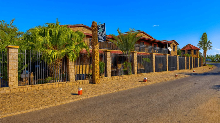Exterior & Views
