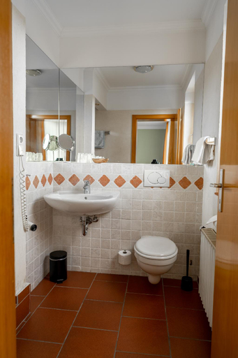 Bathroom 4, Landhaus Sollingshöhe, Holzminden
