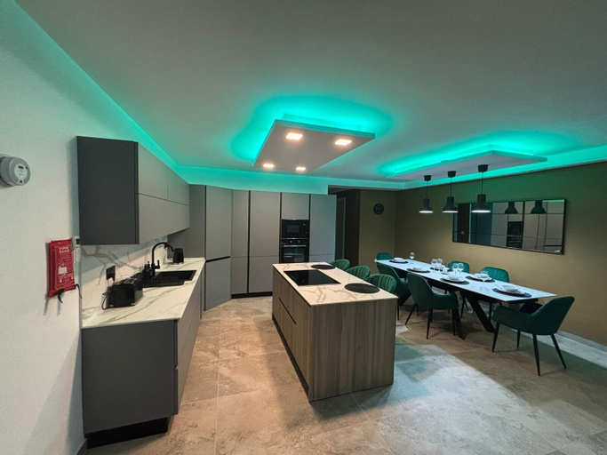 Private kitchen, Hal wardija