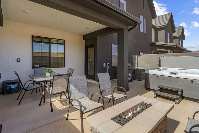 Outdoor dining 5, Sand Hollow Serenity 4 Bedroom Townhouse, Washington