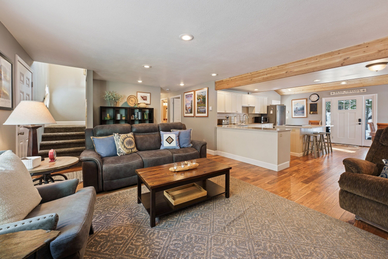 Living area 2, 8 East Butte Ln 3 Bedroom Home, Deschutes
